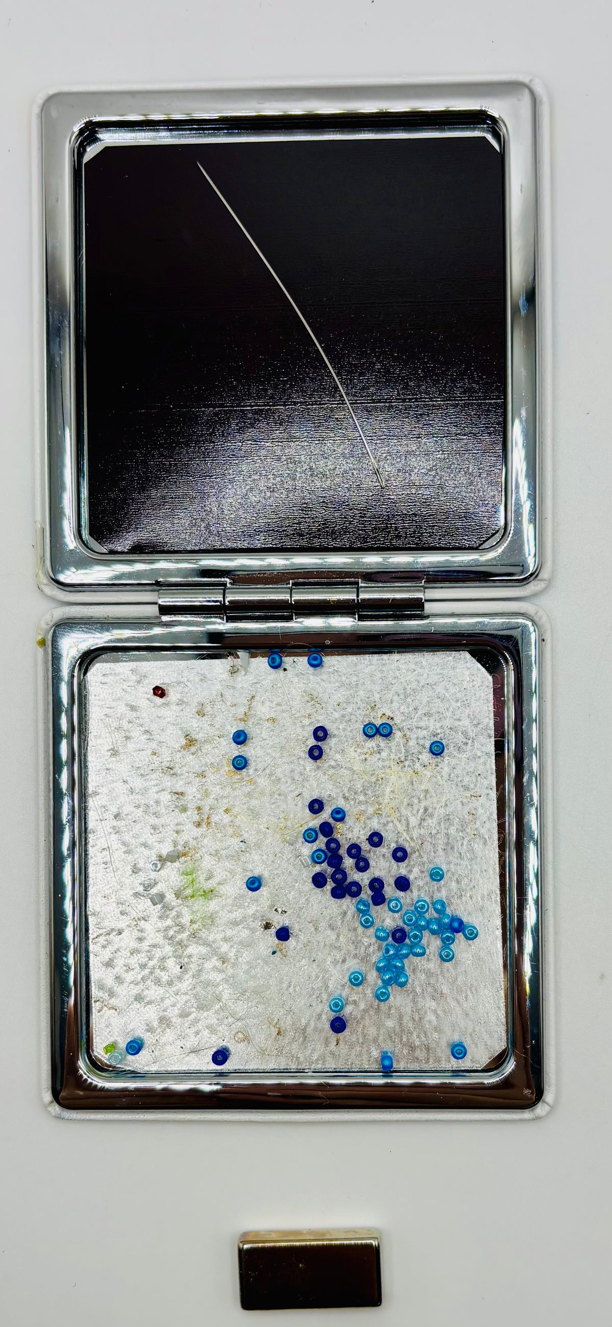 Adorable Wine Glasses Bead Case