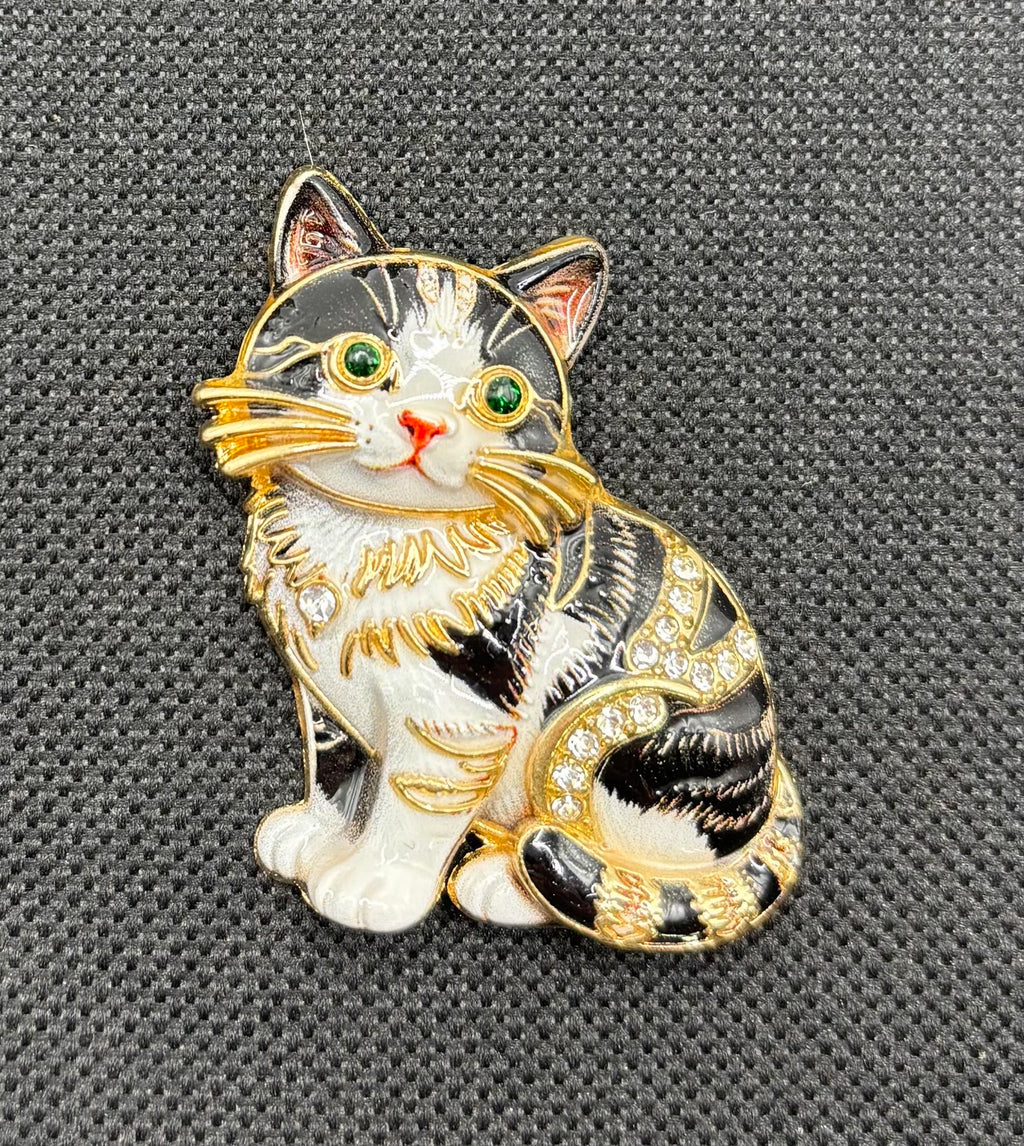 Black and white cat kitty needle minder on dark fabric