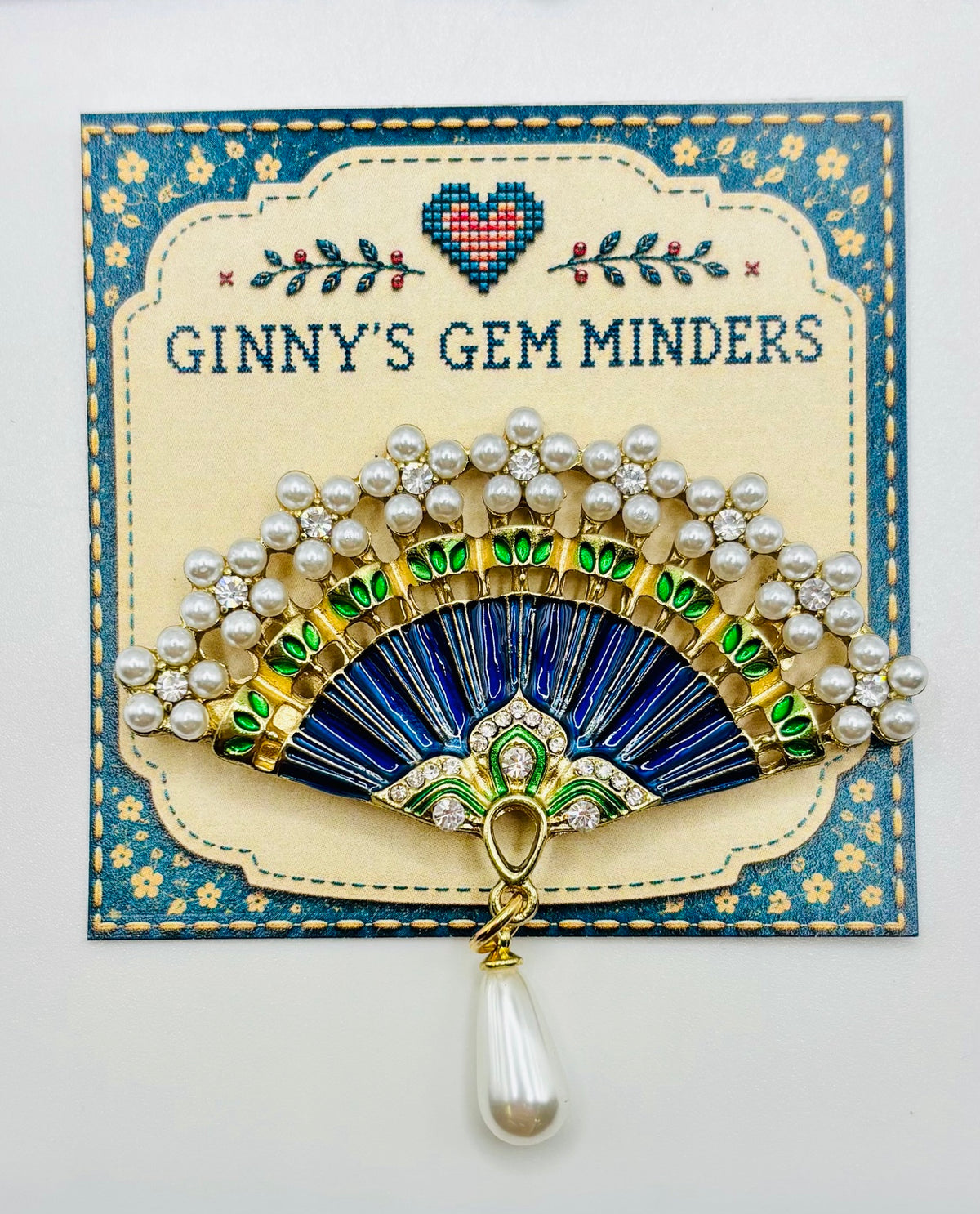 Stunning Blue Green Pearl Flowers Fan Needle Minder — display card
