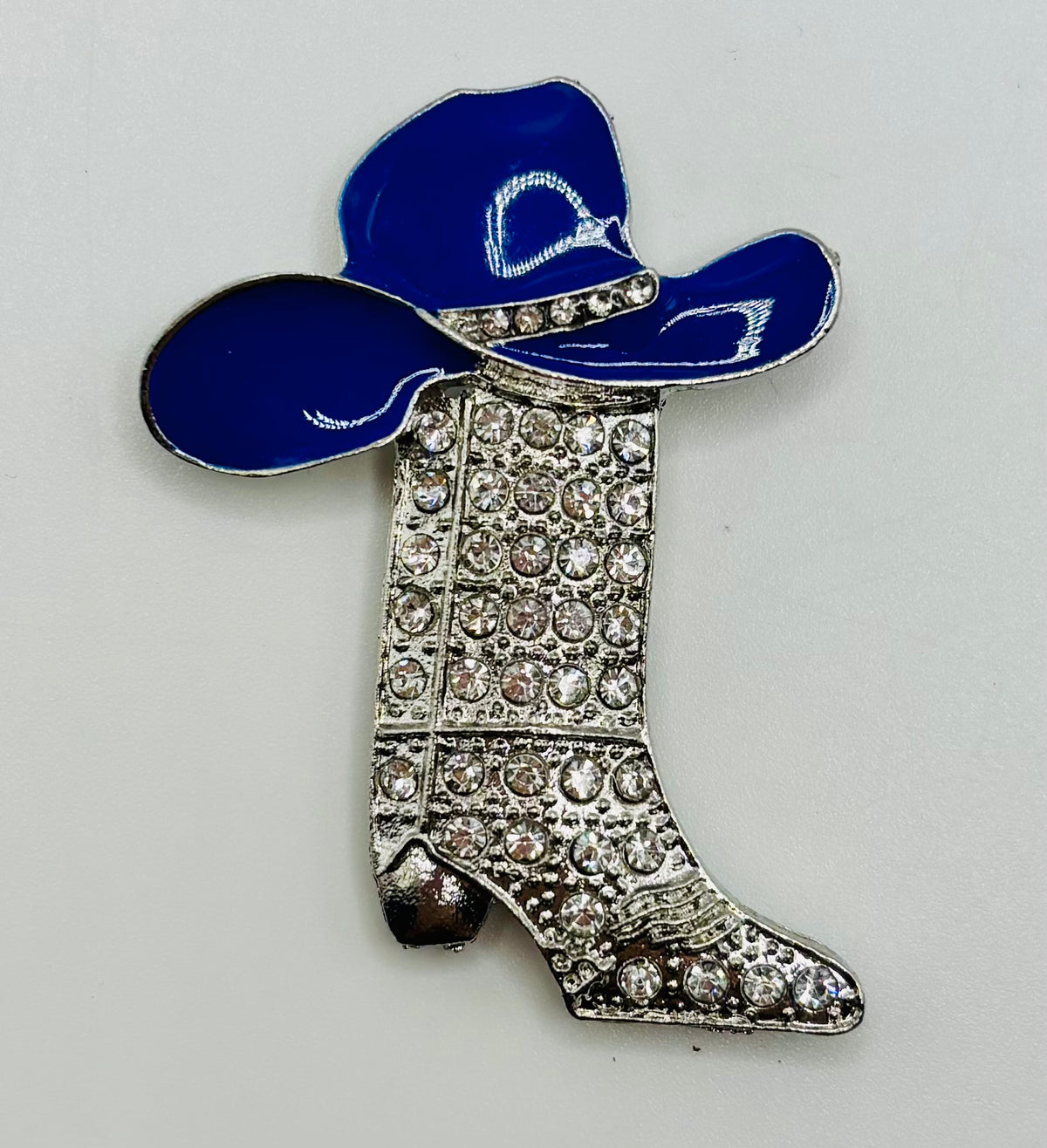 Crystal Cowgirl Boot with Blue Hat Needle Minder — white background