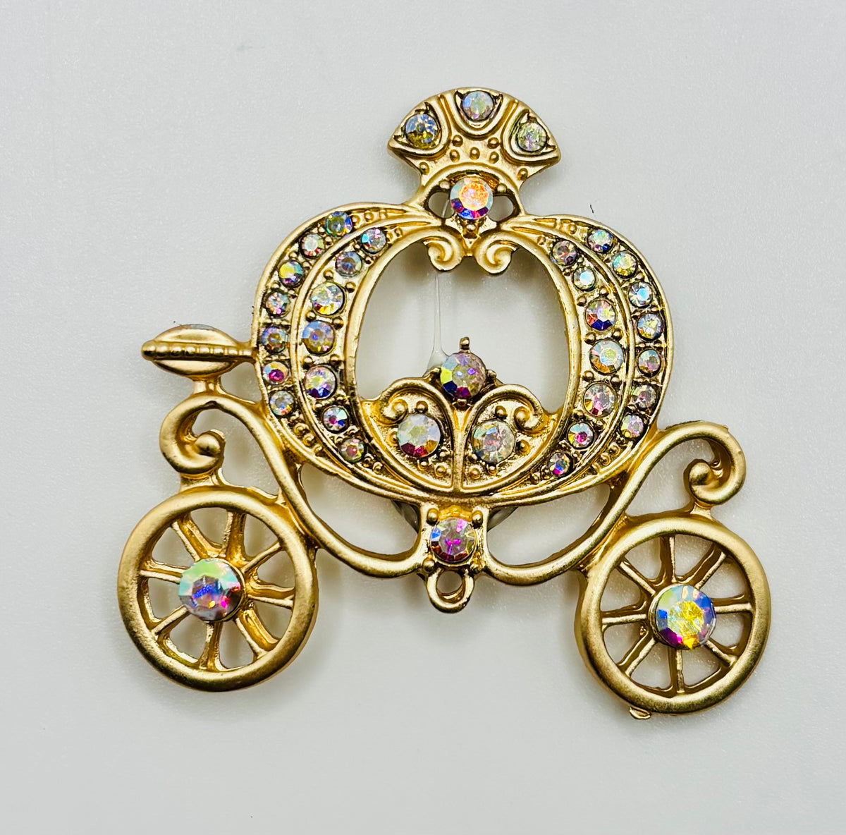 Beautiful Gold and Crystal Pumpkin Carriage Needle Minder — white background