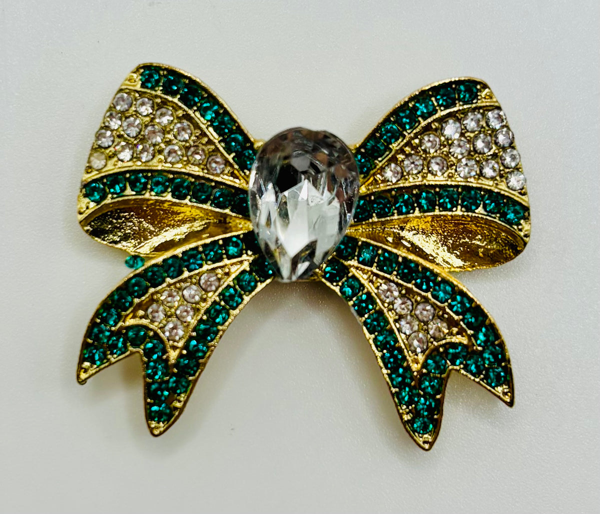 Beautiful Green and Gold Crystal Bow Needle Minder — white background