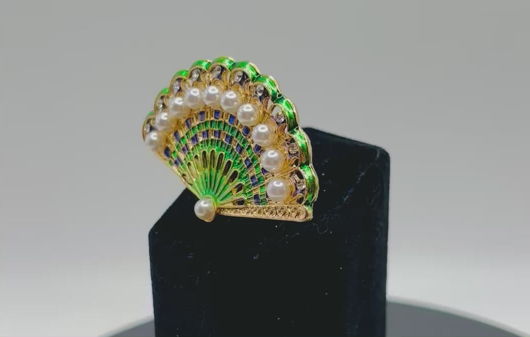 Lovely Green and Pearl Fan Needle Minder