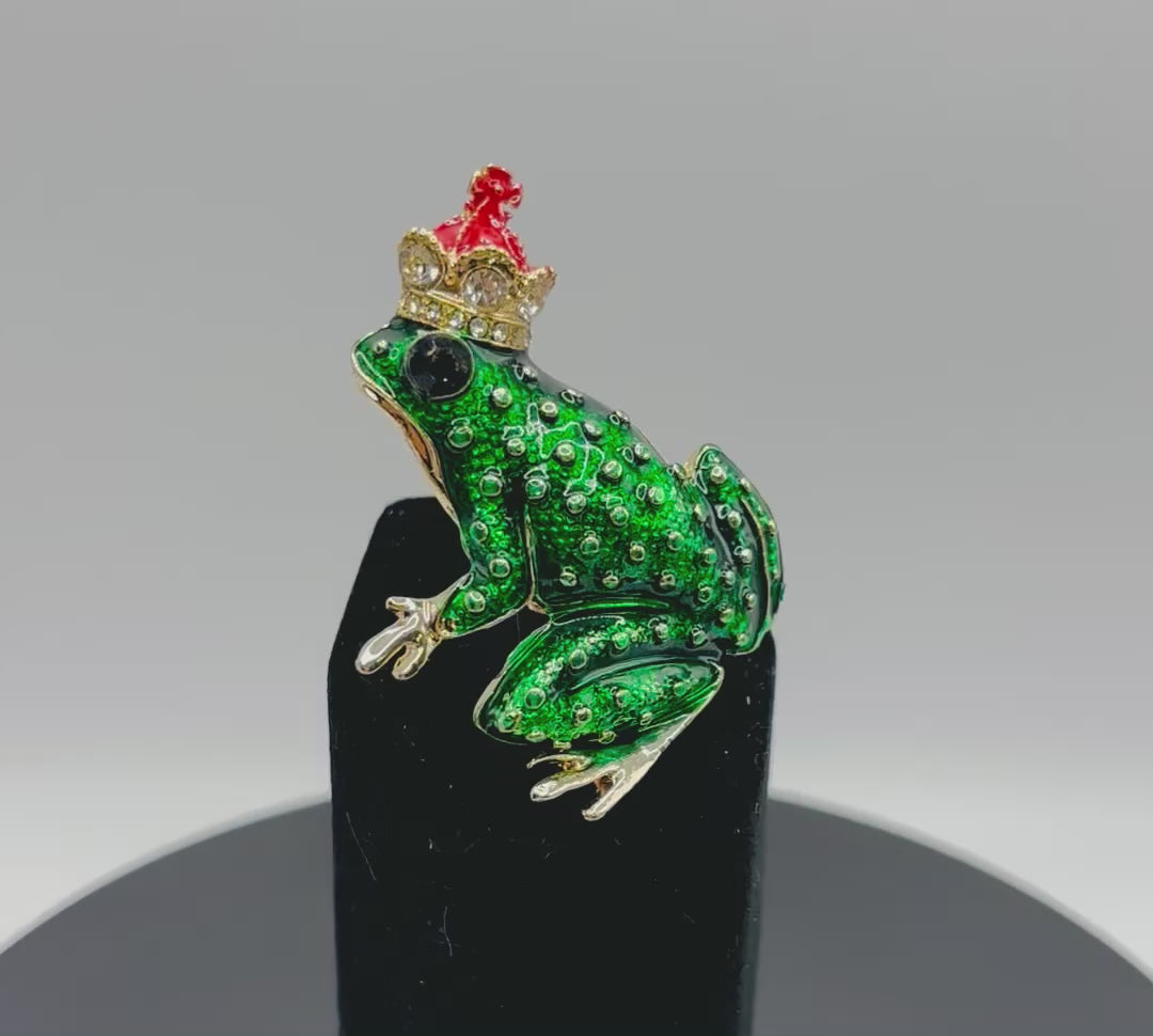 Cool Dark Green Frog King Needle Minder