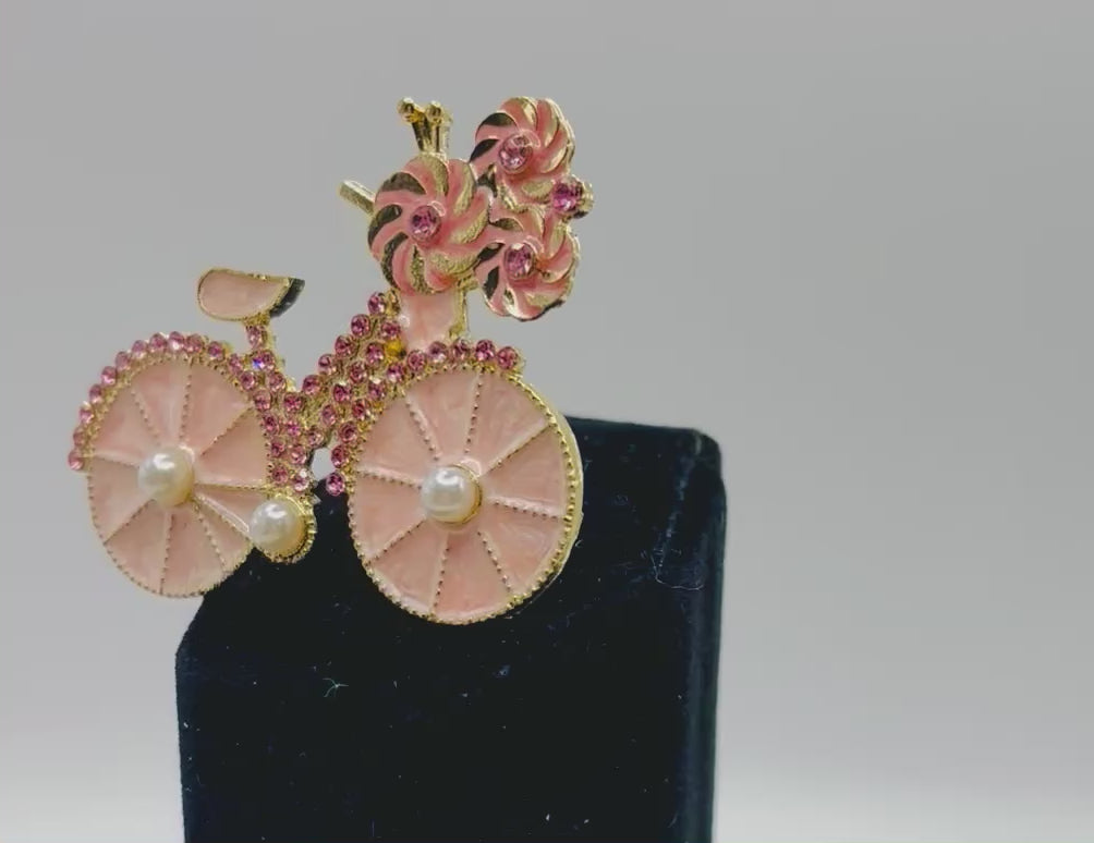 Very Pretty Pink Enamel Bicycle Needle Minder