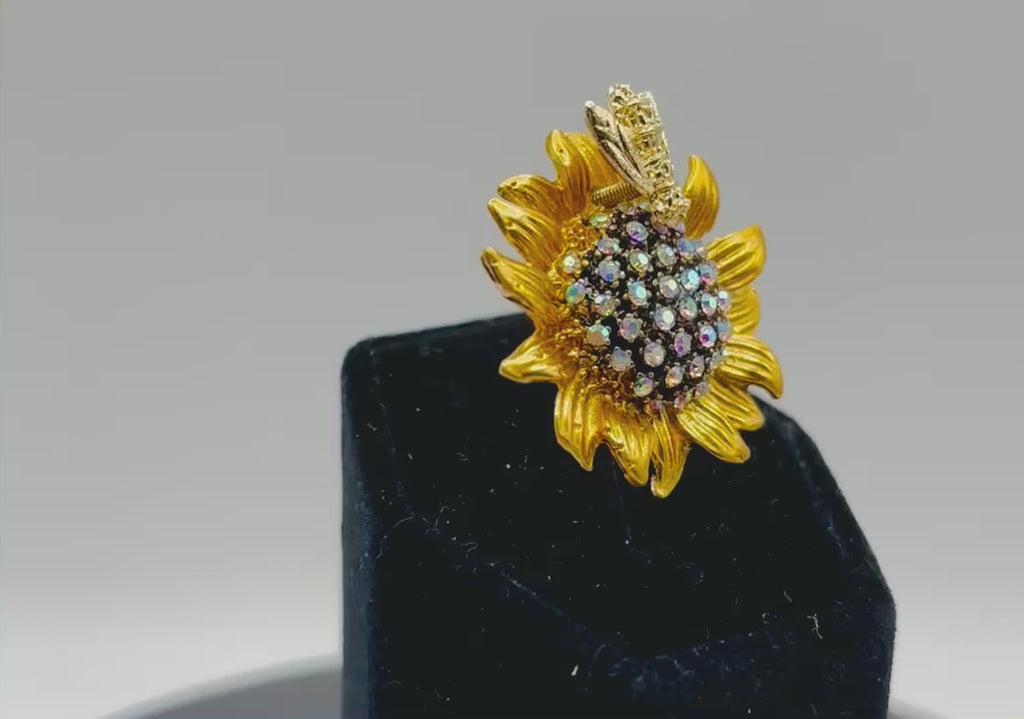 Cute Crystal Sunflower with Bee Needle Minder