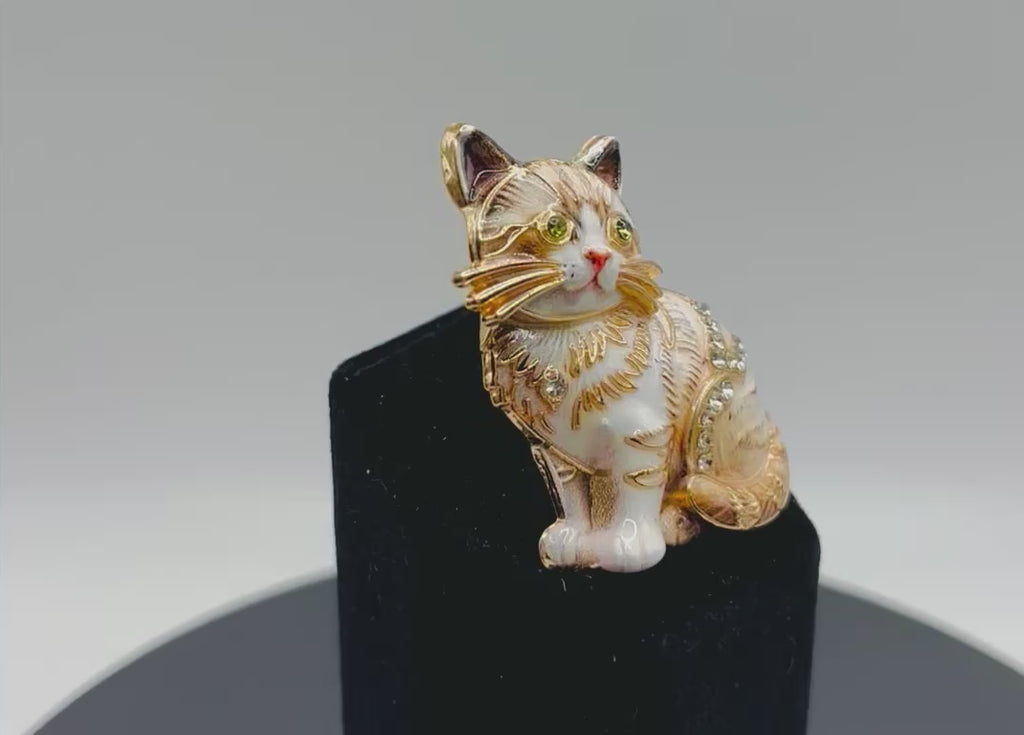 Adorable Cream Tabby Cat Kitty Needle Minder