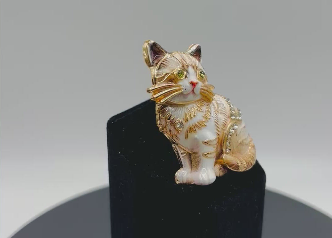Adorable Cream Tabby Cat Kitty Needle Minder